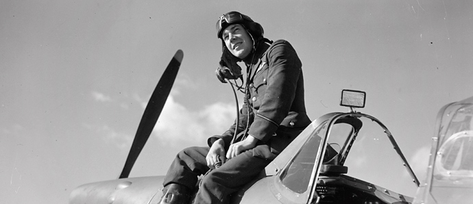Image of RAF pilot with his aircraft at Duxford